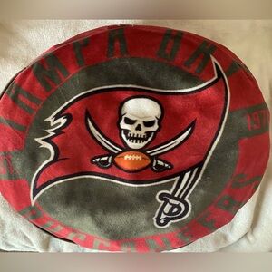 Tampa Bay Buccaneers 🏴‍☠️ Round Beanie Throw Pillow